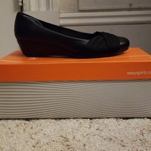 Small heel dress shoe